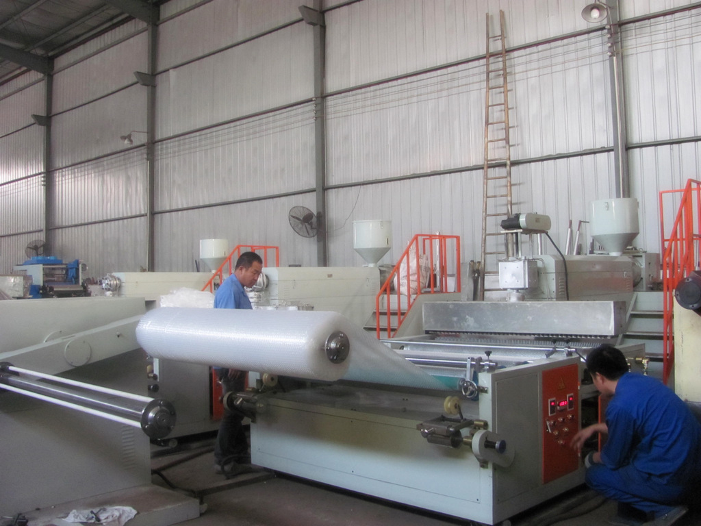 切割機(jī)3在重慶市沙坪壩區(qū)粵瑜輕質(zhì)包裝材料廠的應(yīng)用與優(yōu)勢(shì)